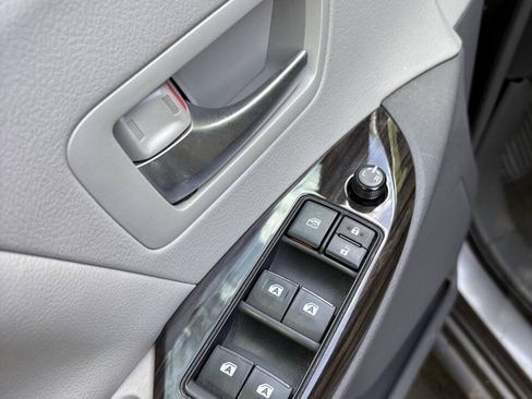 Used 2016 Toyota Sienna XLE FWD image 17