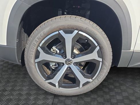 New 2025 Volkswagen Taos SEL image 12