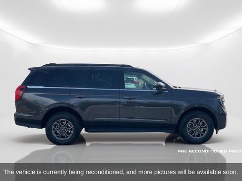 Used 2025 Ford Expedition Active RWD image 4