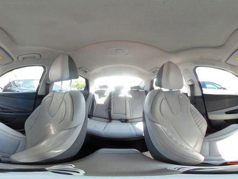 Used 2025 Hyundai Elantra Limited FWD image 40