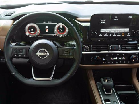 Used 2023 Nissan Pathfinder Platinum FWD image 19