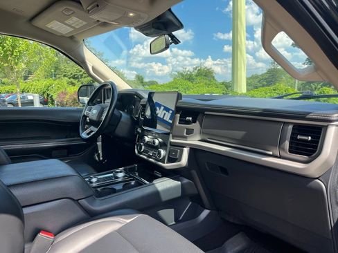 Used 2022 Ford Expedition Max XLT AWD/4WD image 16