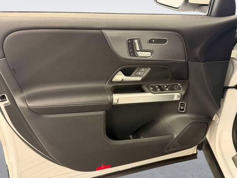 Certified 2022 Mercedes-Benz GLB 250 4MATIC image 15