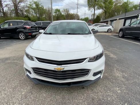 Used 2017 Chevrolet Malibu LT FWD image 3