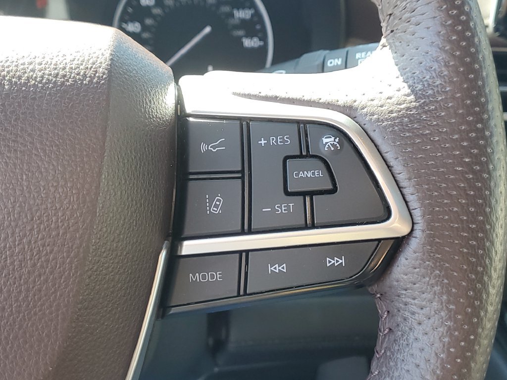 Used 2022 Toyota Sienna Platinum AWD/4WD image 11