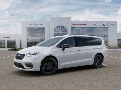 New 2026 Chrysler Pacifica Select image 2