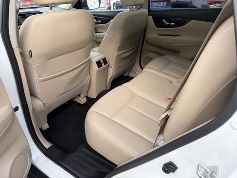 Used 2018 Nissan Rogue SL w/ Premium Package image 15