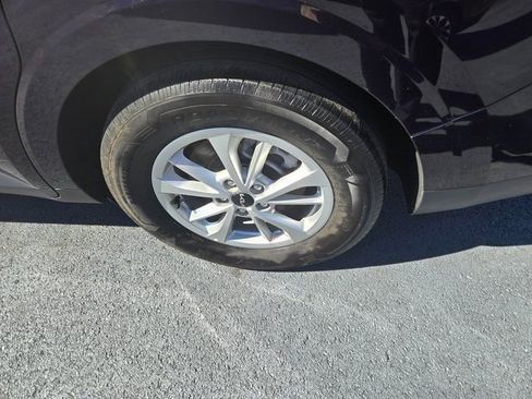 Used 2024 Kia Carnival LX image 21