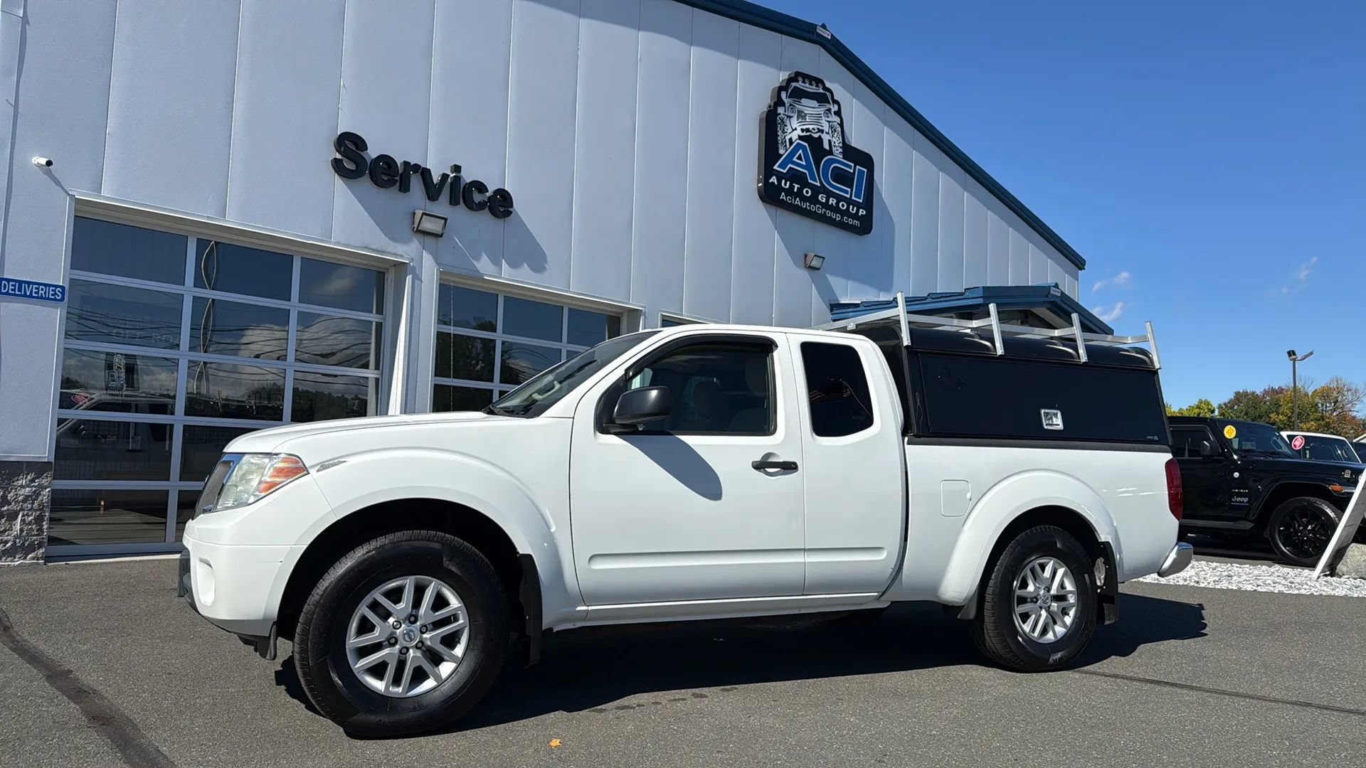 Used 2015 Nissan Frontier SV w/ SV Value Truck Package AWD/4WD image 1