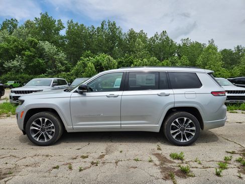 New 2025 Jeep Grand Cherokee L Overland w/ Luxury Tech Group IV image 17