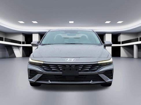 Used 2024 Hyundai Elantra Limited image 9