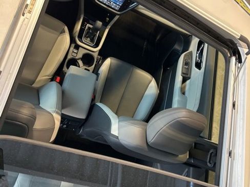 Used 2025 Subaru Forester Limited image 59