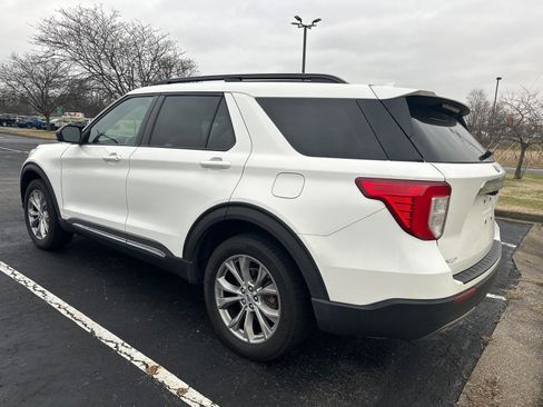 Used 2022 Ford Explorer XLT w/ Equipment Group 202A image 3