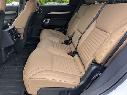 Used 2025 Land Rover Discovery Dynamic SE AWD/4WD image 28