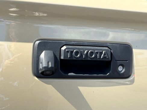Used 2018 Toyota Tundra SR5 w/ TRD Off Road Package AWD/4WD image 20