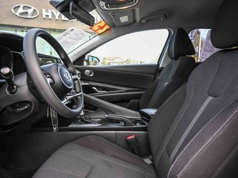Certified 2023 Hyundai Elantra SE image 14