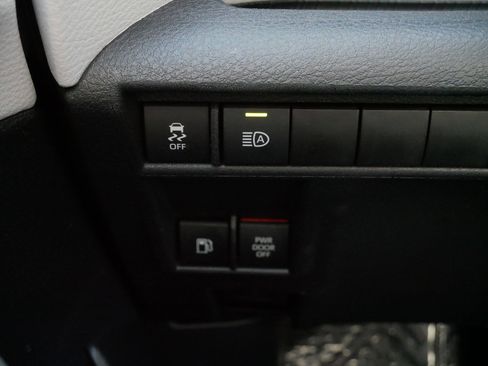 Used 2025 Toyota Sienna LE image 27