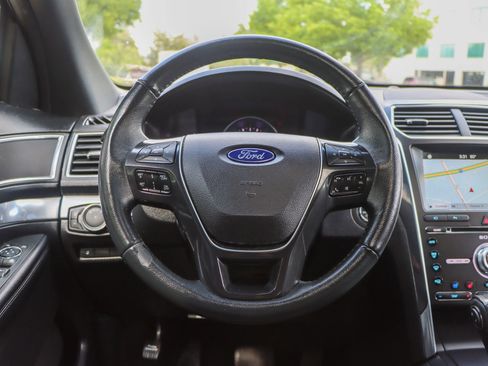 Used 2018 Ford Explorer Limited w/ Ford Safe & Smart Package image 32