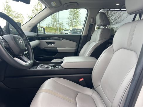 Certified 2025 Honda Pilot Touring image 24
