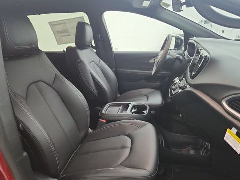 New 2027 Chrysler Pacifica LX FWD image 30