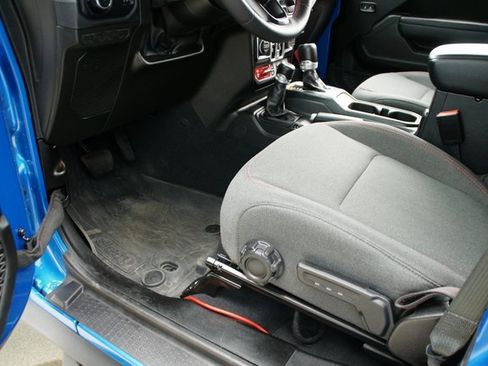 Used 2024 Jeep Wrangler Unlimited Rubicon w/ Safety Group image 15