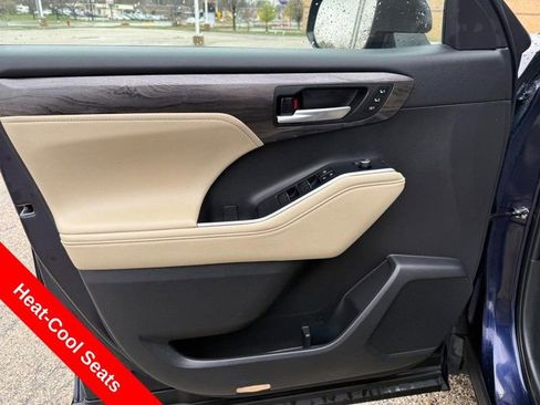 Used 2023 Toyota Highlander Limited AWD/4WD image 19