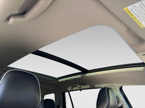 Used 2024 Volkswagen Atlas SEL Premium R-Line image 6