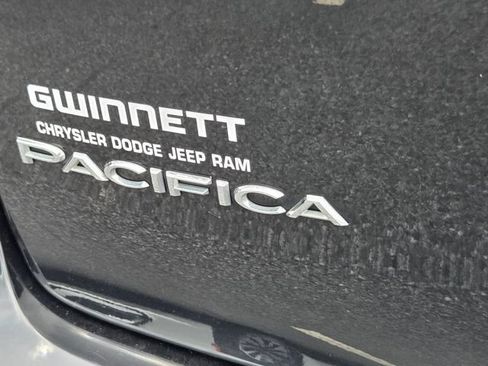Used 2023 Chrysler Pacifica Touring-L FWD image 34