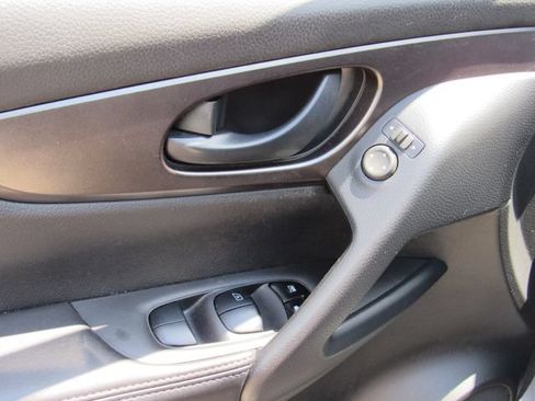 Certified 2022 Nissan Rogue Sport S FWD image 19