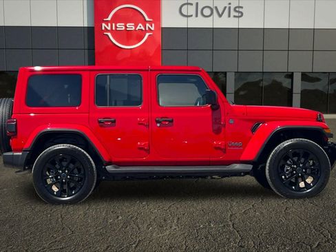 Used 2025 Jeep Wrangler Unlimited Sahara AWD/4WD image 9