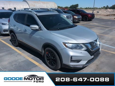 Used 2017 Nissan Rogue SV AWD/4WD image 1