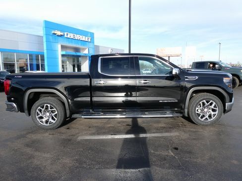 Used 2023 GMC Sierra 1500 SLT w/ SLT Premium Package image 4