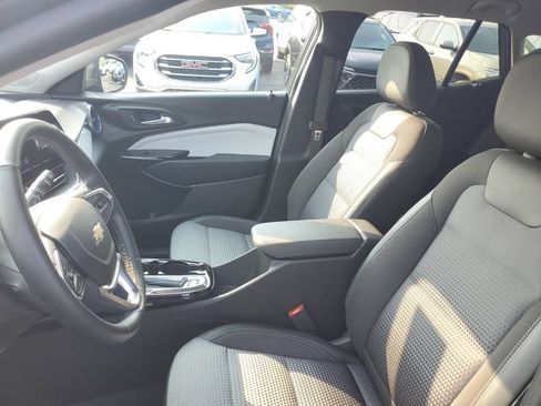 Used 2025 Chevrolet Trax LT w/ Driver Confidence Package FWD image 16
