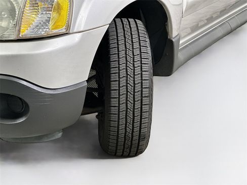 Used 2004 Ford Explorer Sport Trac image 24