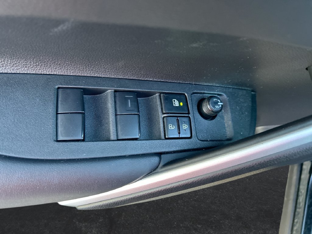 Certified 2025 Toyota Corolla Cross LE FWD image 12