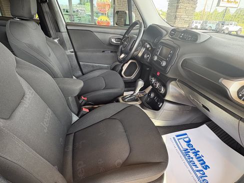 Used 2017 Jeep Renegade Latitude AWD/4WD image 25