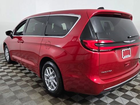 New 2026 Chrysler Pacifica Select image 5