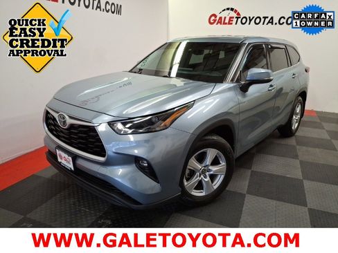 Used 2022 Toyota Highlander LE image 1