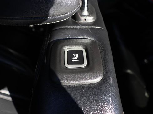 Used 2024 Jeep Wagoneer Series III AWD/4WD image 31