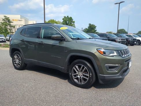 Used 2018 Jeep Compass Latitude w/ Popular Equipment Group AWD/4WD image 2