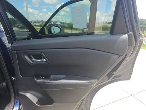 Used 2025 Nissan Rogue SV FWD image 17