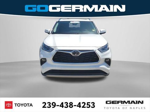 Certified 2024 Toyota Highlander Platinum FWD image 3
