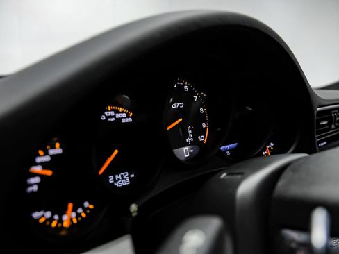 Used 2018 Porsche 911 GT3 RWD image 40