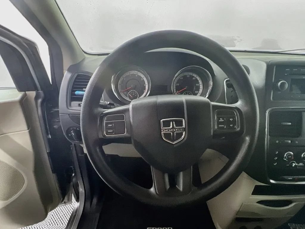 Used 2016 Dodge Grand Caravan SE w/ Quick Order Package 29E SE FWD image 12