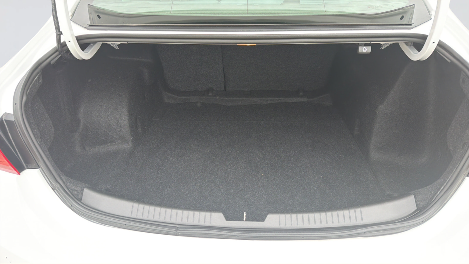 Used 2024 Chevrolet Malibu LT FWD image 25