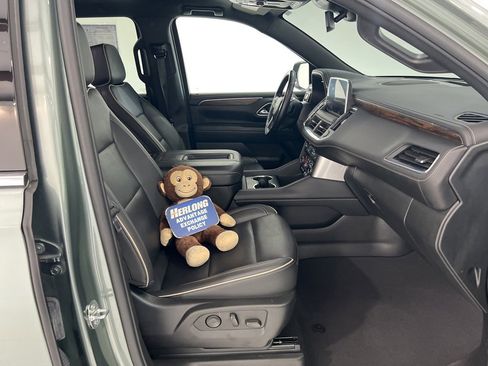 Used 2024 Chevrolet Suburban Premier image 25