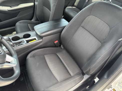 Used 2025 Nissan Altima 2.5 SV FWD image 11