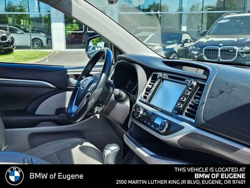 Used 2018 Toyota Highlander Limited Platinum AWD/4WD image 12