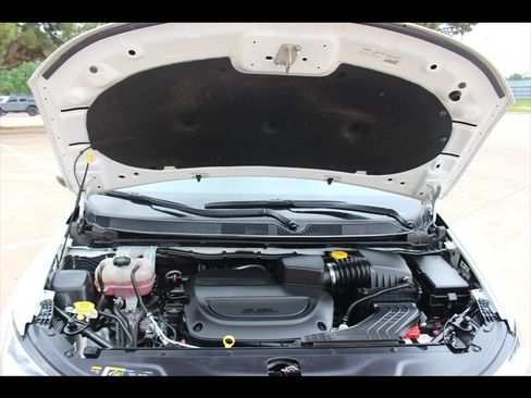 Used 2023 Chrysler Pacifica Touring-L FWD image 38