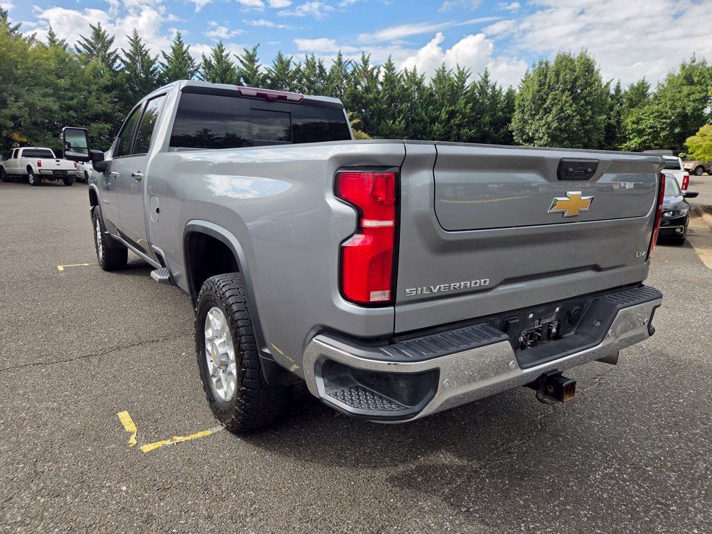 Used 2025 Chevrolet Silverado 2500 LTZ w/ LTZ Premium Package AWD/4WD image 5